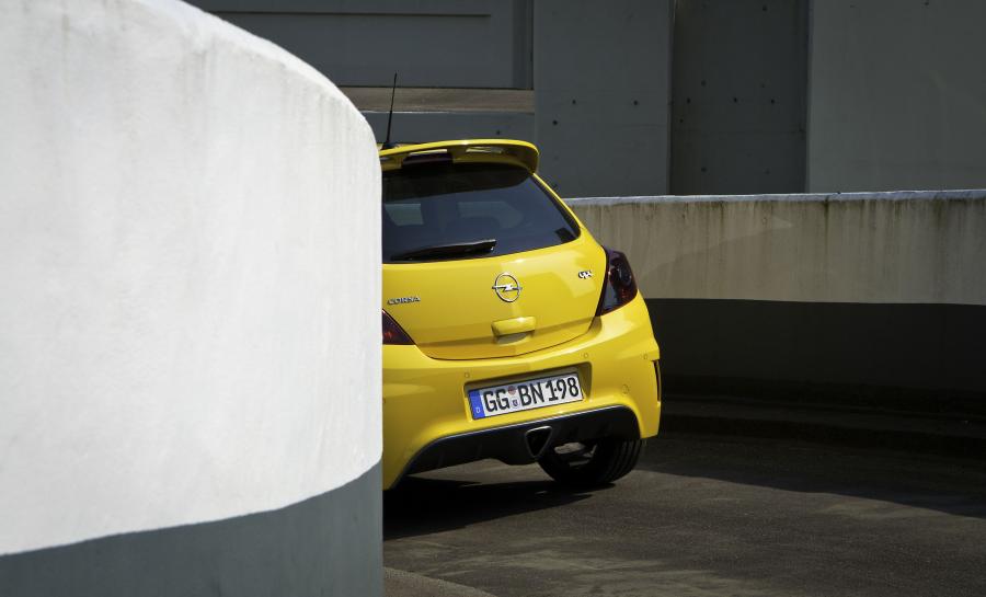  Opel Corsa OPC 2010 года  (фото 3 из 25)